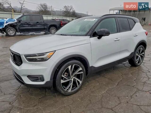 Сірий Вольво XC40, об'ємом двигуна 2 л та пробігом 65 тис. км за 7000 $, фото 1 на Automoto.ua