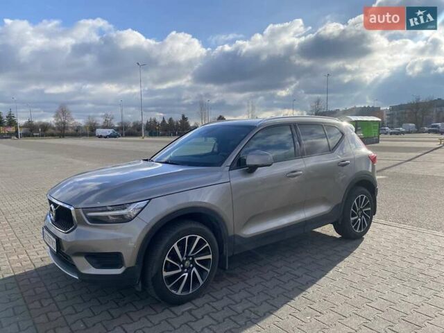 Серый Вольво XC40, объемом двигателя 1.48 л и пробегом 55 тыс. км за 29500 $, фото 1 на Automoto.ua