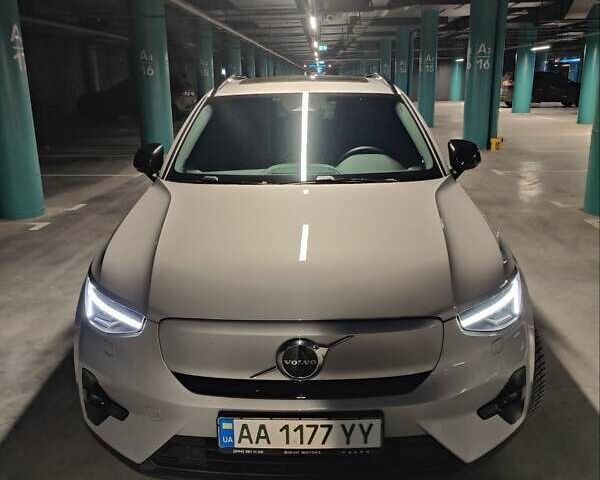 Серый Вольво XC40, объемом двигателя 0 л и пробегом 73 тыс. км за 37000 $, фото 1 на Automoto.ua