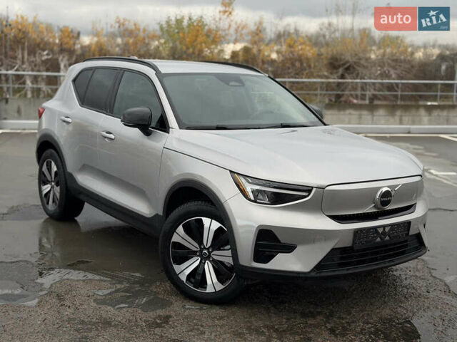 Серый Вольво XC40, объемом двигателя 0 л и пробегом 9 тыс. км за 31500 $, фото 1 на Automoto.ua