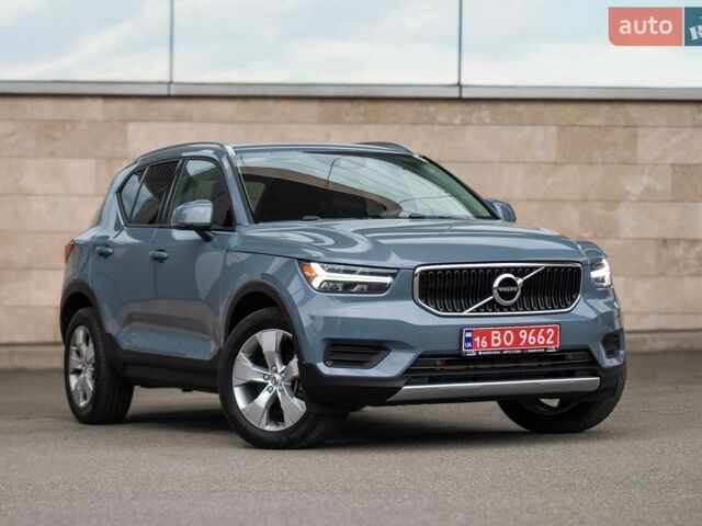 Серый Вольво XC40, объемом двигателя 1.97 л и пробегом 52 тыс. км за 28500 $, фото 1 на Automoto.ua