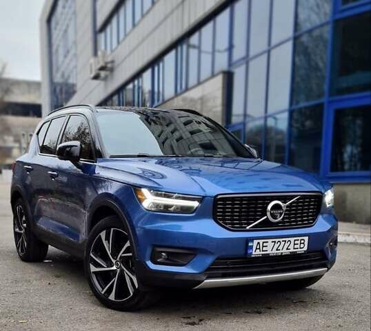 Синий Вольво XC40, объемом двигателя 2 л и пробегом 26 тыс. км за 29500 $, фото 1 на Automoto.ua