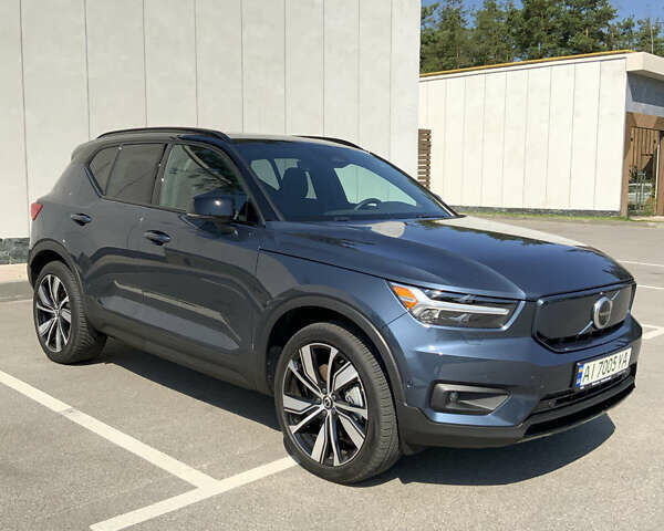 Синий Вольво XC40, объемом двигателя 0 л и пробегом 12 тыс. км за 29500 $, фото 1 на Automoto.ua