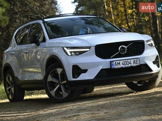 Синій Вольво XC40, об'ємом двигуна 1.97 л та пробігом 10 тис. км за 45349 $, фото 1 на Automoto.ua