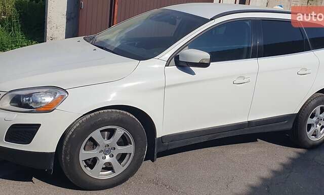 Белый Вольво ХС60, объемом двигателя 2.4 л и пробегом 263 тыс. км за 16500 $, фото 1 на Automoto.ua