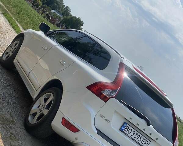 Белый Вольво ХС60, объемом двигателя 2 л и пробегом 148 тыс. км за 14499 $, фото 1 на Automoto.ua