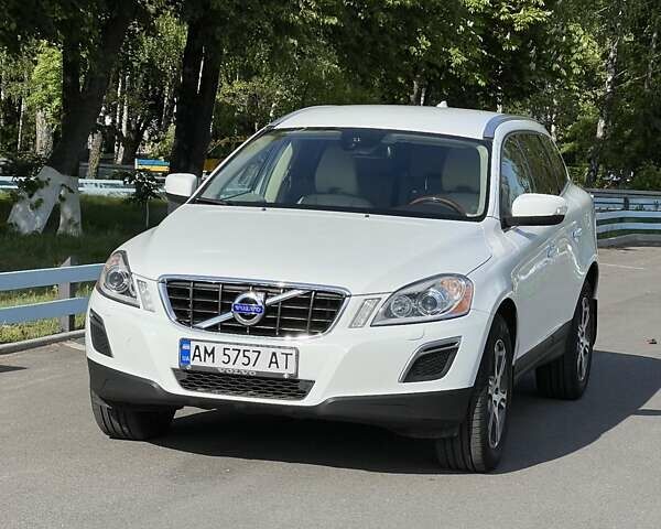 Білий Вольво ХС60, об'ємом двигуна 2.4 л та пробігом 208 тис. км за 18600 $, фото 1 на Automoto.ua