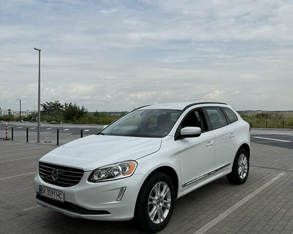 Белый Вольво ХС60, объемом двигателя 2.5 л и пробегом 145 тыс. км за 14999 $, фото 1 на Automoto.ua