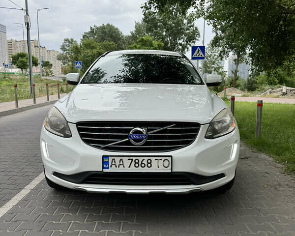 Белый Вольво ХС60, объемом двигателя 2.5 л и пробегом 220 тыс. км за 13900 $, фото 1 на Automoto.ua