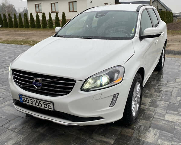 Белый Вольво ХС60, объемом двигателя 2 л и пробегом 310 тыс. км за 17700 $, фото 1 на Automoto.ua