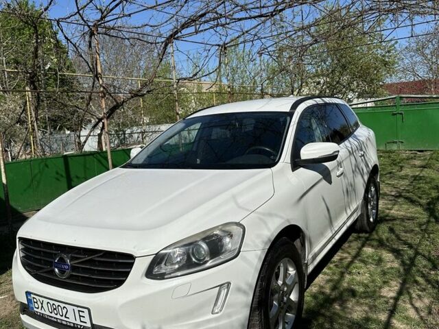 Белый Вольво ХС60, объемом двигателя 2 л и пробегом 188 тыс. км за 21650 $, фото 1 на Automoto.ua