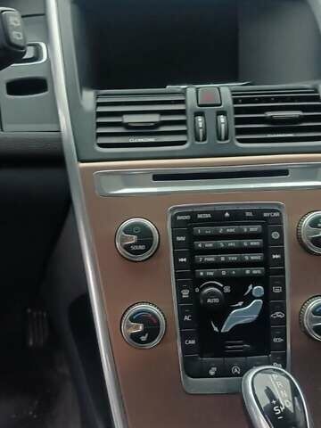 Білий Вольво ХС60, об'ємом двигуна 1.97 л та пробігом 222 тис. км за 6500 $, фото 1 на Automoto.ua