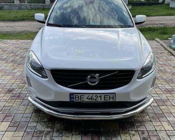 Белый Вольво ХС60, объемом двигателя 2 л и пробегом 300 тыс. км за 25500 $, фото 1 на Automoto.ua