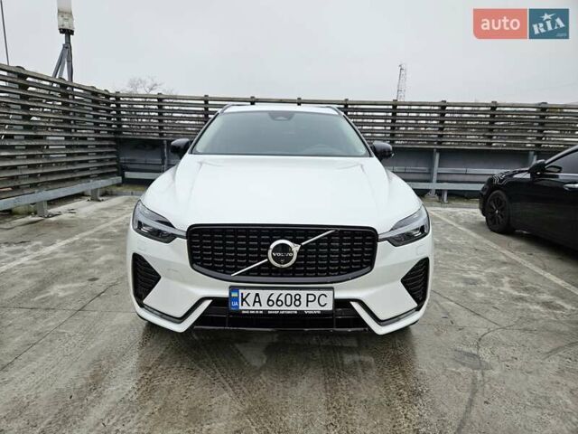 Белый Вольво ХС60, объемом двигателя 1.97 л и пробегом 15 тыс. км за 71000 $, фото 1 на Automoto.ua