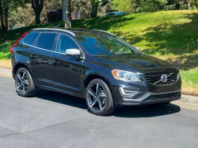 Черный Вольво ХС60, объемом двигателя 2 л и пробегом 80 тыс. км за 7400 $, фото 1 на Automoto.ua