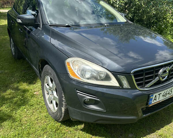 Серый Вольво ХС60, объемом двигателя 2.4 л и пробегом 329 тыс. км за 9800 $, фото 1 на Automoto.ua
