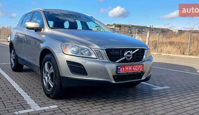 Серый Вольво ХС60, объемом двигателя 2.4 л и пробегом 285 тыс. км за 14950 $, фото 1 на Automoto.ua