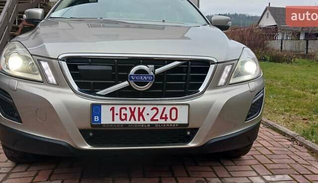 Серый Вольво ХС60, объемом двигателя 2.4 л и пробегом 285 тыс. км за 14900 $, фото 1 на Automoto.ua