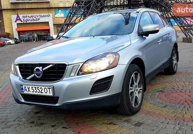 Серый Вольво ХС60, объемом двигателя 3 л и пробегом 181 тыс. км за 12900 $, фото 1 на Automoto.ua