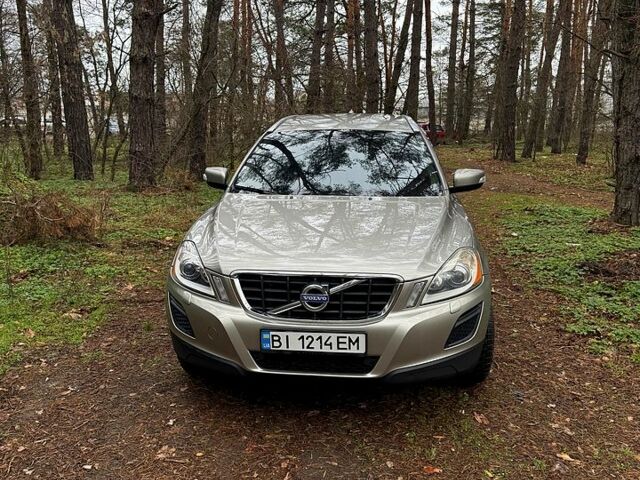 Серый Вольво ХС60, объемом двигателя 2.4 л и пробегом 290 тыс. км за 15000 $, фото 1 на Automoto.ua