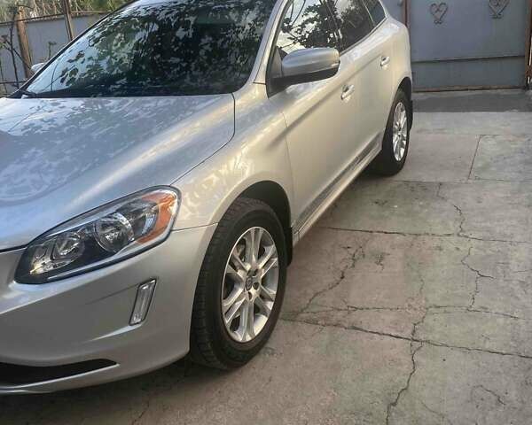 Серый Вольво ХС60, объемом двигателя 2.5 л и пробегом 184 тыс. км за 16500 $, фото 1 на Automoto.ua