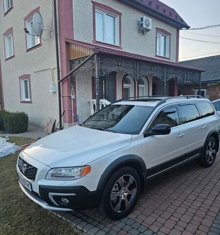 Белый Вольво ХС70, объемом двигателя 2.5 л и пробегом 194 тыс. км за 18900 $, фото 1 на Automoto.ua