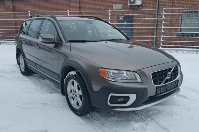 Коричневый Вольво ХС70, объемом двигателя 2.4 л и пробегом 275 тыс. км за 2700 $, фото 1 на Automoto.ua