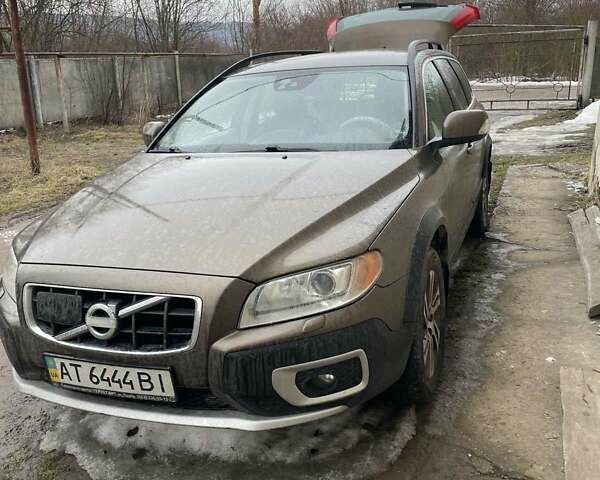 Коричневый Вольво ХС70, объемом двигателя 2.4 л и пробегом 241 тыс. км за 19500 $, фото 1 на Automoto.ua
