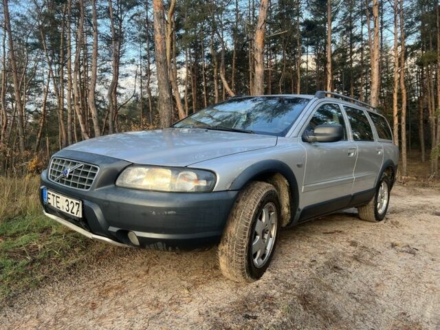 Вольво ХС70 2004 в Чугуеве на Automoto.ua Серый Вольво ХС70, объемом двигателя 2.4 л и пробегом 370 тыс. км за 3700 $, фото 1 на Automoto.ua