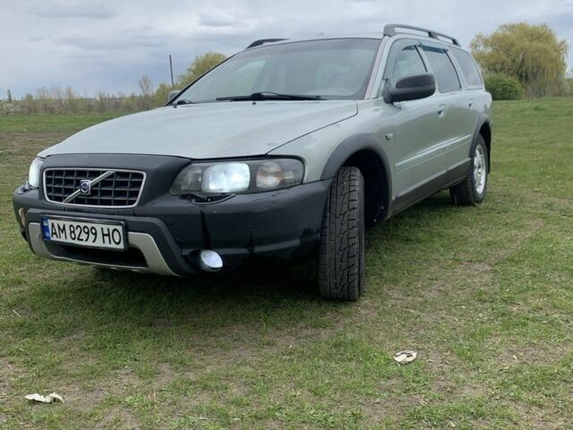 Серый Вольво ХС70, объемом двигателя 2.5 л и пробегом 300 тыс. км за 4550 $, фото 1 на Automoto.ua