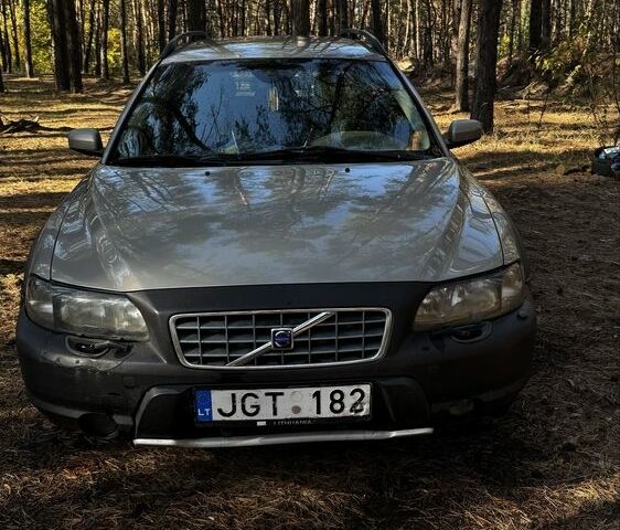 Серый Вольво ХС70, объемом двигателя 2.4 л и пробегом 500 тыс. км за 3613 $, фото 1 на Automoto.ua