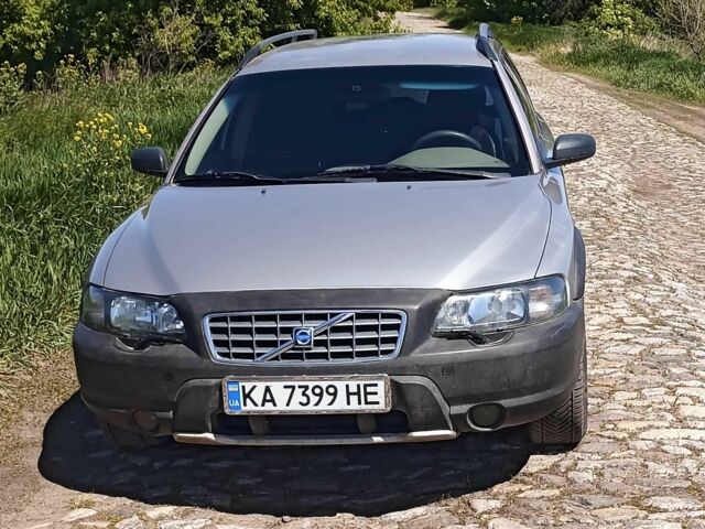 Серый Вольво ХС70, объемом двигателя 2.4 л и пробегом 326 тыс. км за 7800 $, фото 1 на Automoto.ua