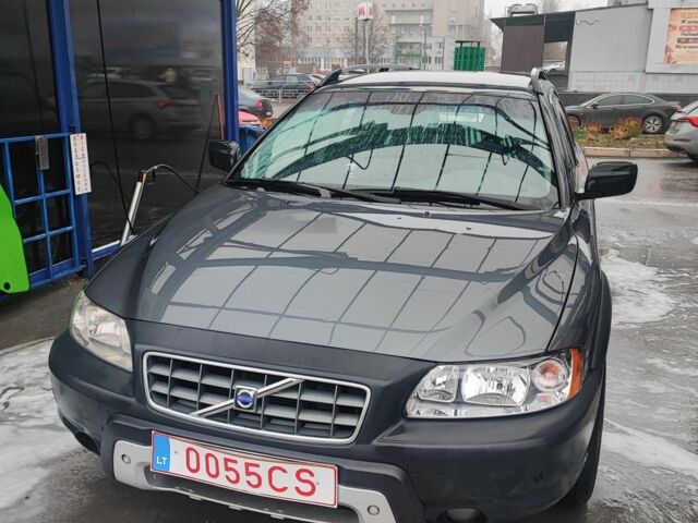 Серый Вольво ХС70, объемом двигателя 2.4 л и пробегом 289 тыс. км за 5100 $, фото 1 на Automoto.ua