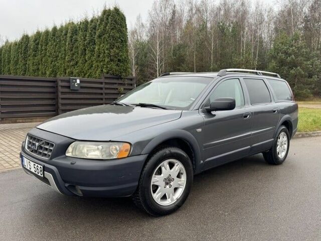 Серый Вольво ХС70, объемом двигателя 2.4 л и пробегом 300 тыс. км за 3000 $, фото 1 на Automoto.ua