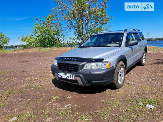 Серый Вольво ХС70, объемом двигателя 2.52 л и пробегом 207 тыс. км за 6500 $, фото 1 на Automoto.ua