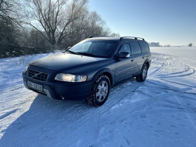 Серый Вольво ХС70, объемом двигателя 2.4 л и пробегом 370 тыс. км за 4500 $, фото 1 на Automoto.ua