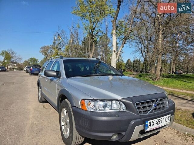 Серый Вольво ХС70, объемом двигателя 2.5 л и пробегом 201 тыс. км за 8800 $, фото 1 на Automoto.ua