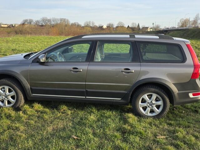 Серый Вольво ХС70, объемом двигателя 2.4 л и пробегом 230 тыс. км за 11200 $, фото 1 на Automoto.ua