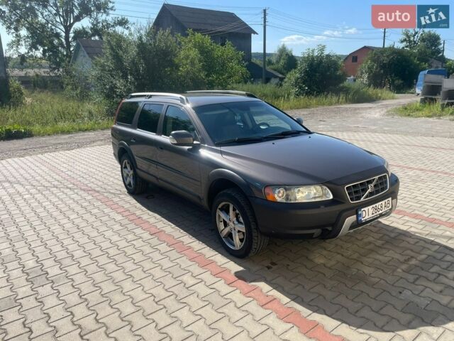 Серый Вольво ХС70, объемом двигателя 2.4 л и пробегом 227 тыс. км за 8300 $, фото 1 на Automoto.ua