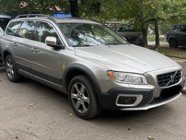 Серый Вольво ХС70, объемом двигателя 2.4 л и пробегом 300 тыс. км за 9448 $, фото 1 на Automoto.ua