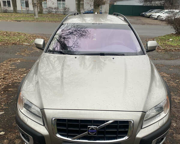 Серый Вольво ХС70, объемом двигателя 2.4 л и пробегом 356 тыс. км за 9500 $, фото 1 на Automoto.ua