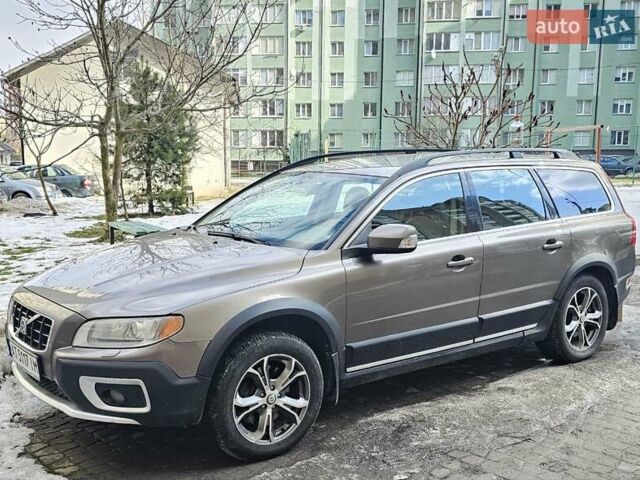 Серый Вольво ХС70, объемом двигателя 2.4 л и пробегом 205 тыс. км за 11800 $, фото 1 на Automoto.ua