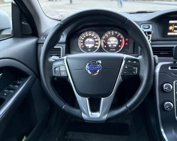 Серый Вольво ХС70, объемом двигателя 2.4 л и пробегом 298 тыс. км за 12900 $, фото 1 на Automoto.ua