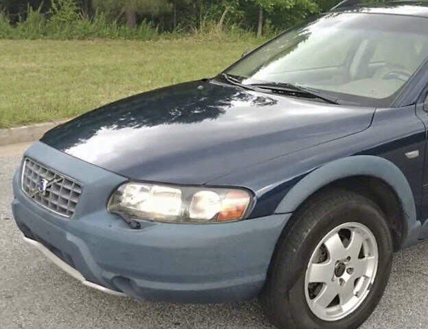 Синий Вольво ХС70, объемом двигателя 2.4 л и пробегом 220 тыс. км за 5200 $, фото 1 на Automoto.ua