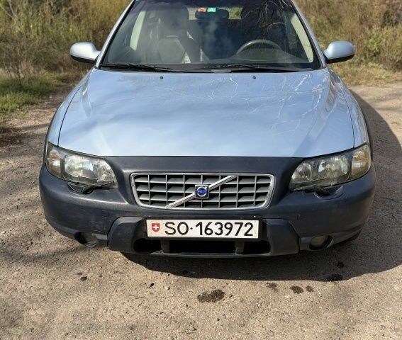 Синий Вольво ХС70, объемом двигателя 2.4 л и пробегом 500 тыс. км за 4017 $, фото 1 на Automoto.ua