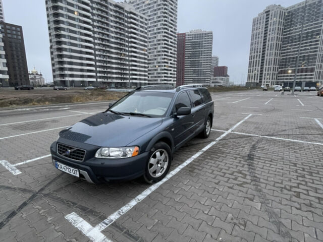 Синий Вольво ХС70, объемом двигателя 2.5 л и пробегом 290 тыс. км за 4600 $, фото 1 на Automoto.ua