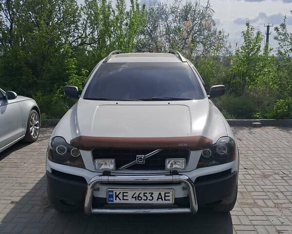 Белый Вольво ХС90, объемом двигателя 2.5 л и пробегом 180 тыс. км за 8800 $, фото 1 на Automoto.ua