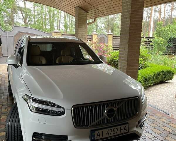 Белый Вольво ХС90, объемом двигателя 2 л и пробегом 132 тыс. км за 45000 $, фото 1 на Automoto.ua