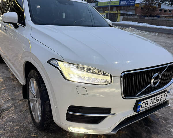 Белый Вольво ХС90, объемом двигателя 1.97 л и пробегом 242 тыс. км за 32000 $, фото 1 на Automoto.ua