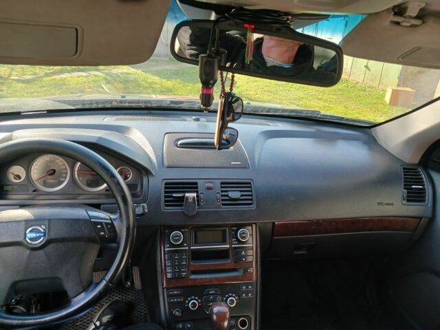 Чорний Вольво ХС90, об'ємом двигуна 2.4 л та пробігом 750 тис. км за 4500 $, фото 1 на Automoto.ua